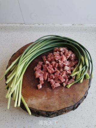 蒜苔炒肉的做法步骤：1