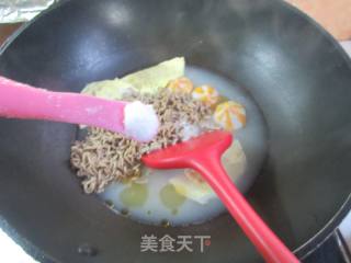 蛋饺鱼籽包荞麦面的做法步骤：6