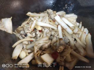 蛏子炒白菜梗的做法步骤：3