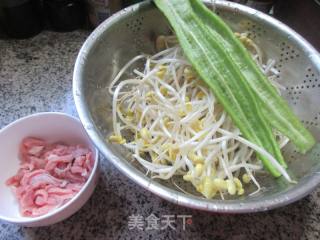 椒肉丝炒黄豆芽的做法步骤：1