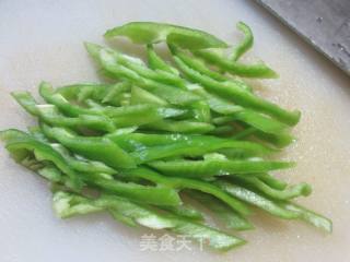 椒肉丝炒黄豆芽的做法步骤：2