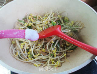 椒肉丝炒黄豆芽的做法步骤：8