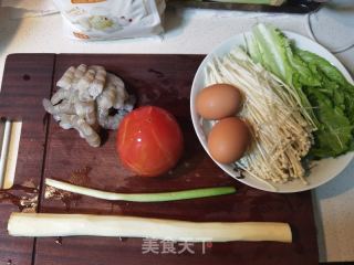 番茄虾仁疙瘩汤的做法步骤：1