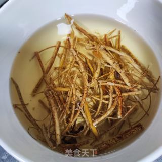 五指毛桃炖肉汤的做法步骤：1