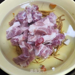 五指毛桃炖肉汤的做法步骤：3