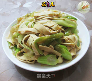大葱炒千张条的做法