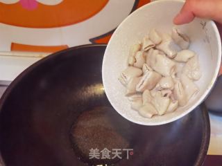 辣椒炒肥肠的做法步骤：7