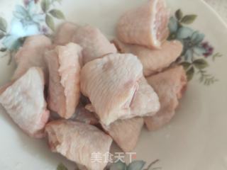 胡萝卜土豆烧鸡翅的做法步骤：2