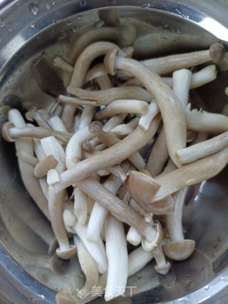 乌鸡蛋海参炒鹿茸菇的做法步骤：1