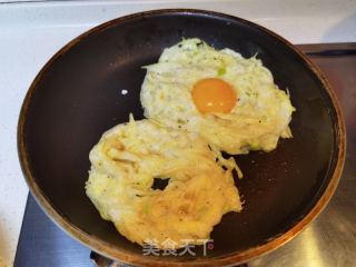 土豆丝饼的做法步骤：9