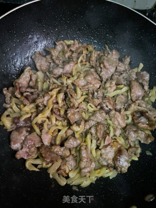 榨菜炒牛肉的做法步骤：8