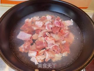 番茄土豆炖牛腩的做法步骤：2