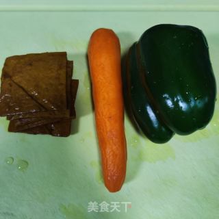 香干炒双色的做法步骤：1