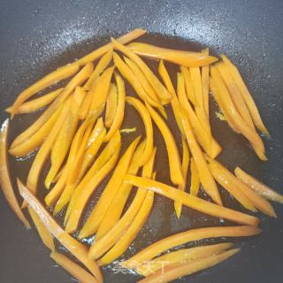 香干炒双色的做法步骤：2