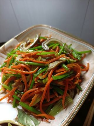 香菜胡萝卜炒肚丝的做法