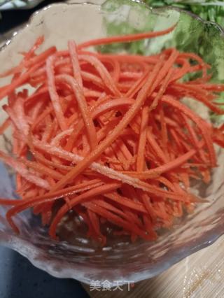 香菜胡萝卜炒肚丝的做法步骤：3