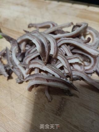 香菜胡萝卜炒肚丝的做法步骤：5