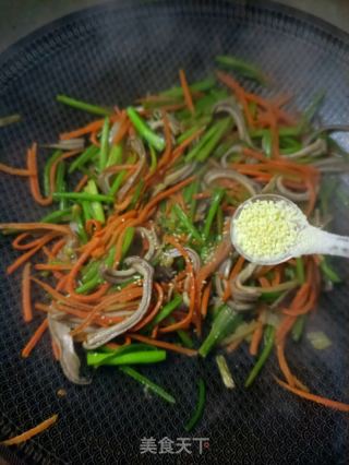 香菜胡萝卜炒肚丝的做法步骤：16