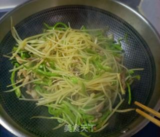 薄皮椒炒土豆丝的做法步骤：16