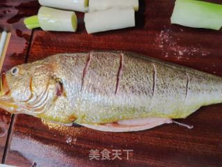 葱烧黄鱼的做法步骤：8