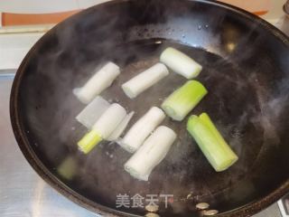 葱烧黄鱼的做法步骤：9