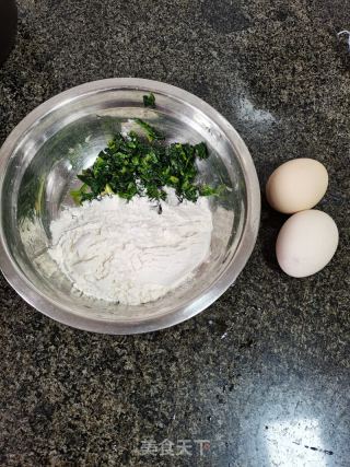 菠菜鸡蛋饼的做法步骤：1