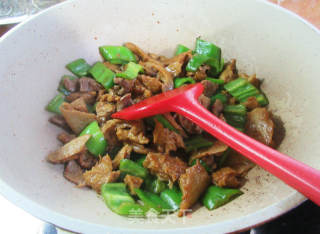 肉片青椒炒烤麸的做法步骤：12