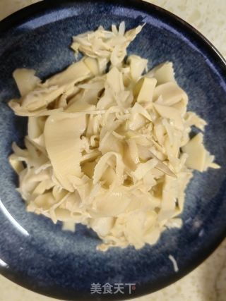 腊肉炒烟笋的做法步骤：2