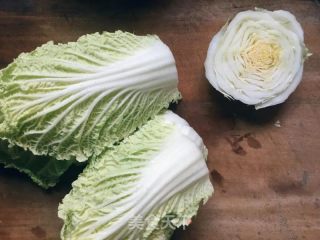虾滑白菜卷的做法步骤：1