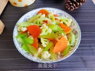 凉拌莴笋花菜胡萝卜的做法步骤：4