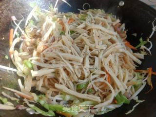 肉丝炒饼的做法步骤：12