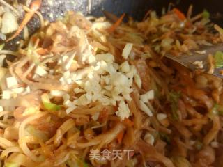 肉丝炒饼的做法步骤：14