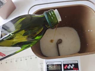 橄榄油芝麻乳酪面包的做法步骤：2