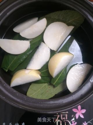 梨子枇杷叶汤的做法步骤：1
