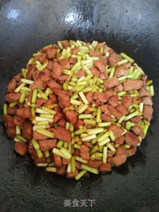 蒜苔炒肉的做法步骤：5