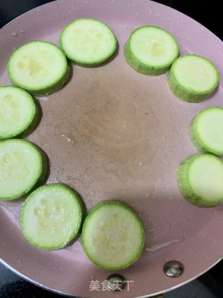 聖誕小吃（翠玉瓜漢堡）的做法步骤：4