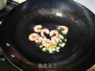 虾仁炒苤蓝的做法步骤：5