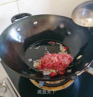 家常肉沫土豆的做法步骤：1