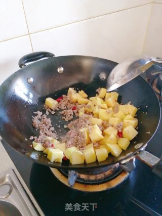 家常肉沫土豆的做法步骤：3