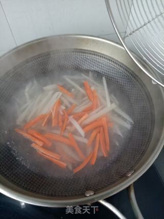麻辣肠炒藕条的做法步骤：4