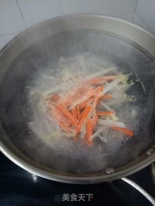 麻辣肠炒藕条的做法步骤：5
