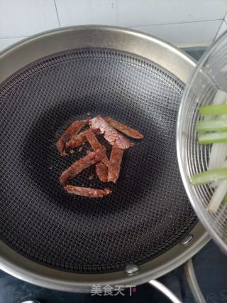 麻辣肠炒藕条的做法步骤：8