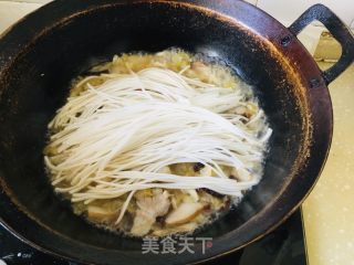 红烧肉酸菜炖粉条的做法步骤：7