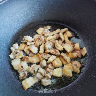 五花肉木耳炒花菜的做法步骤：4