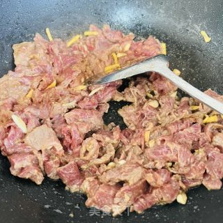 有机酸菜炒牛肉的做法步骤：5