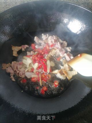 芹菜炒香干的做法步骤：3