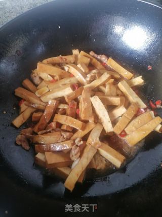 芹菜炒香干的做法步骤：5