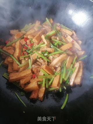 芹菜炒香干的做法步骤：7