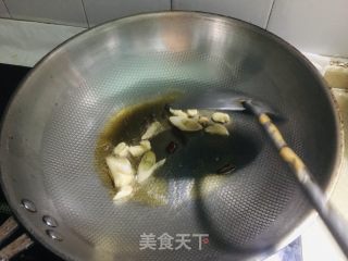 黄豆芽炒芹菜的做法步骤：1