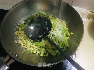 黄豆芽炒芹菜的做法步骤：5
